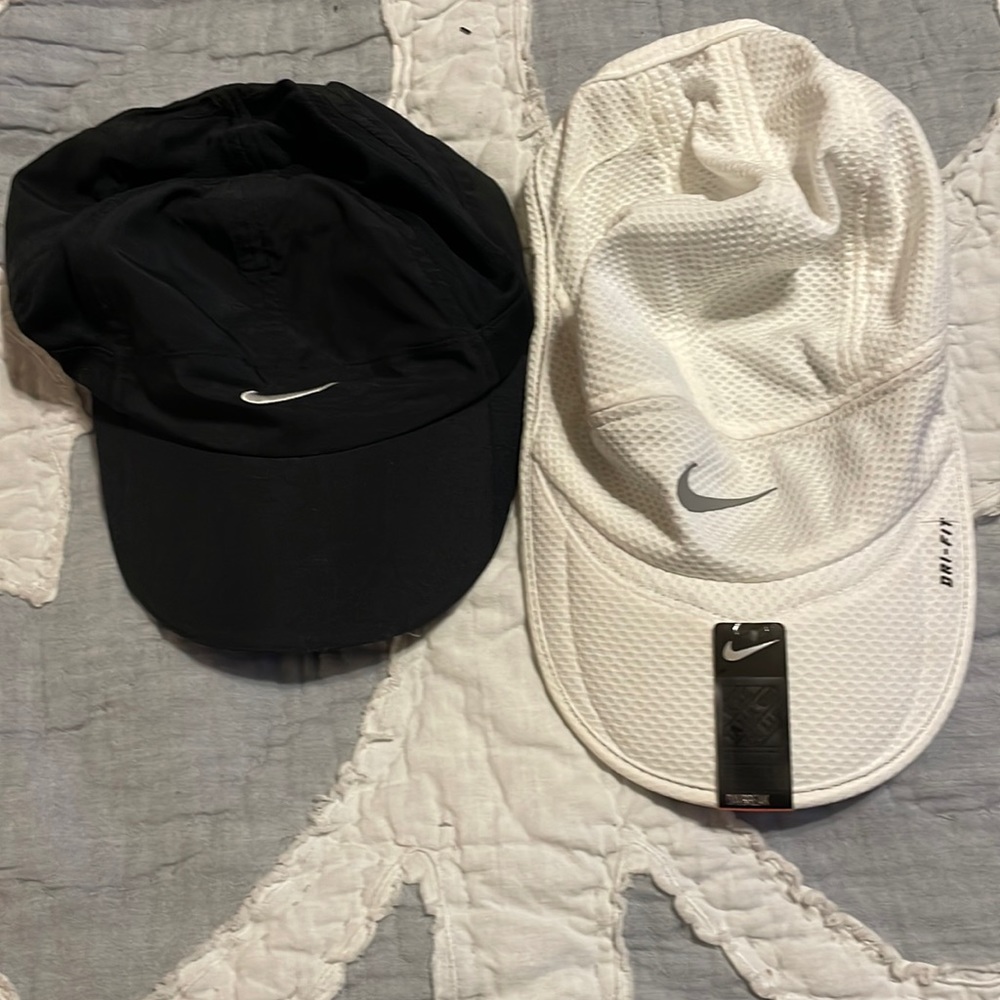 New never worn Nike hats